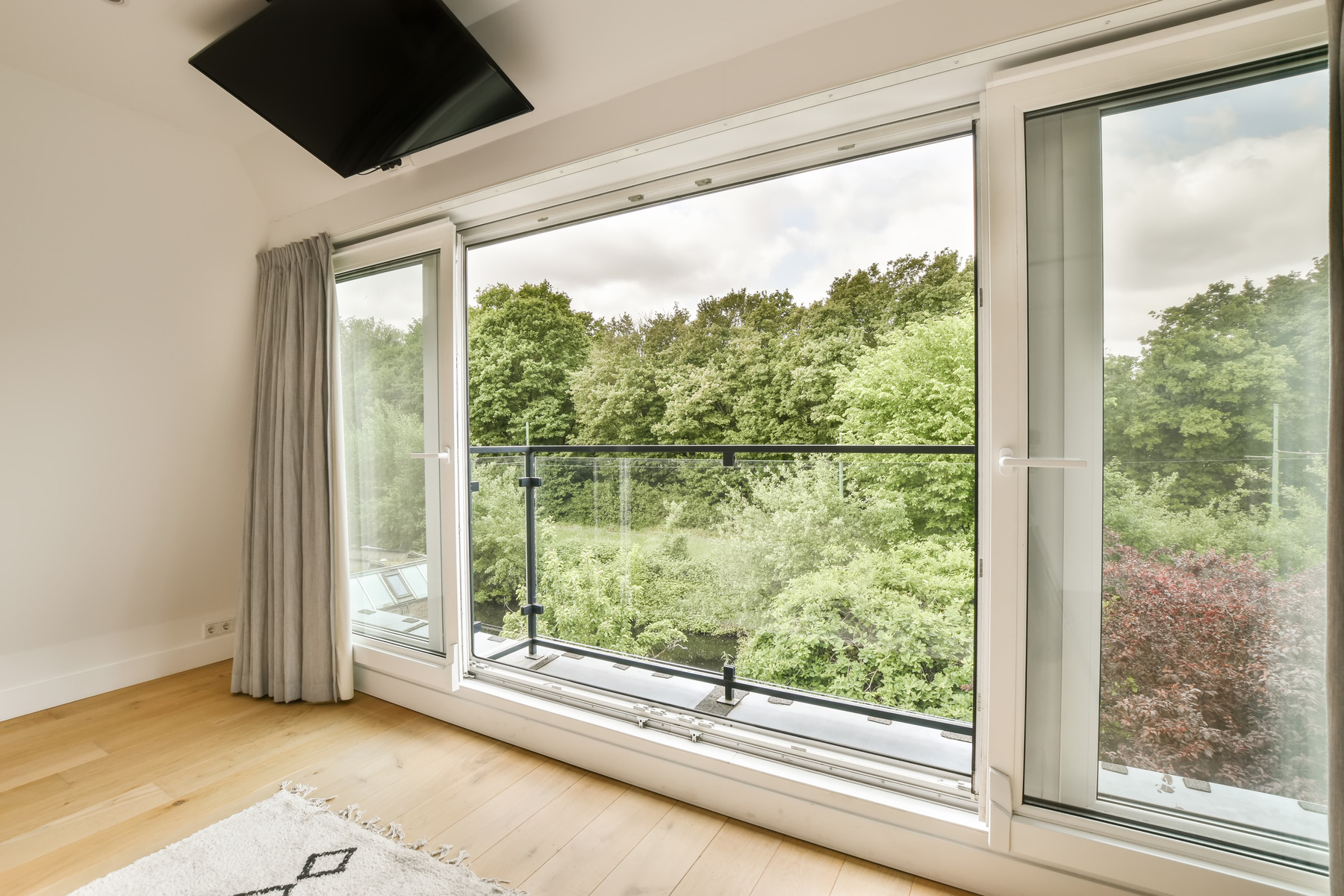 Retractable Screen for Glass Door