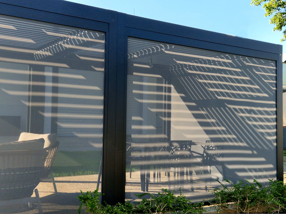 How to Create an Enclosed Restaurant Patio with Retractable Screens
