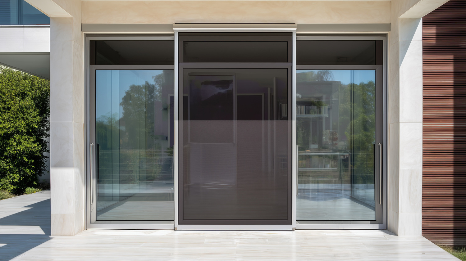 Retractable Screen Doors As An Alternative to Adjustable Screen Doors