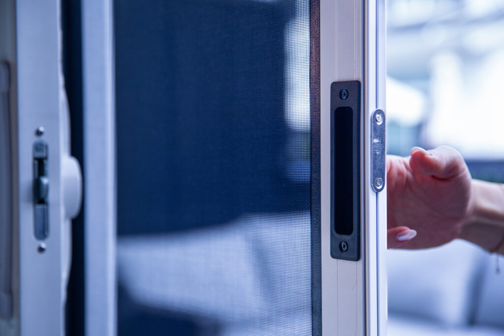 Mirage 1750R Retained Mesh Screens
